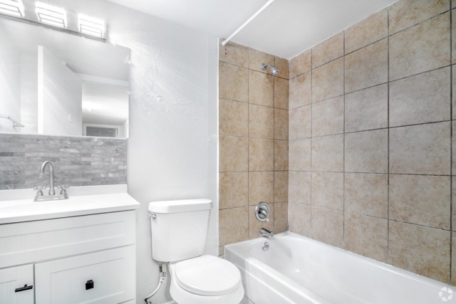 Cielo bathroom 919 sq ft